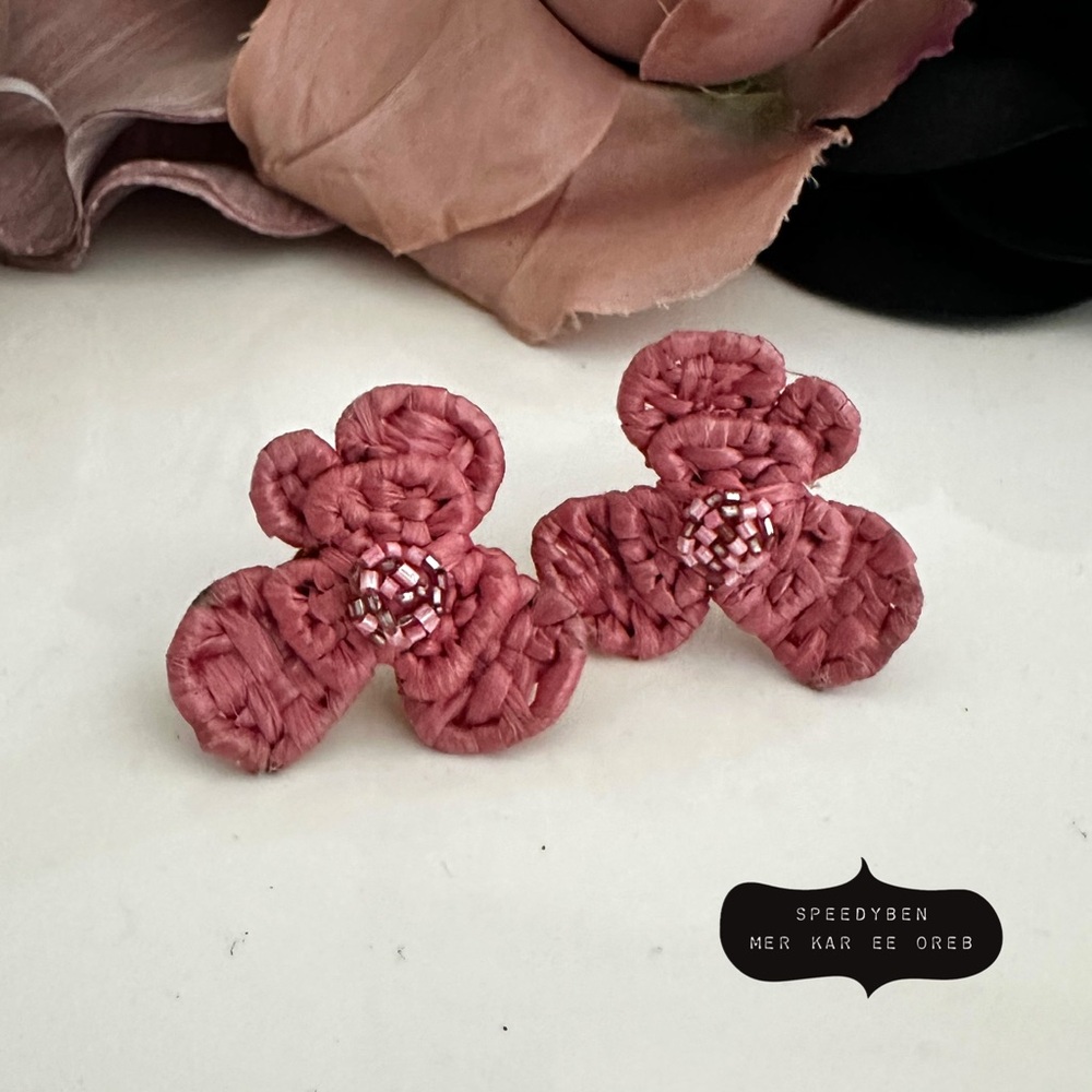 Oscar De La Renta Begonia Clip On Earrings